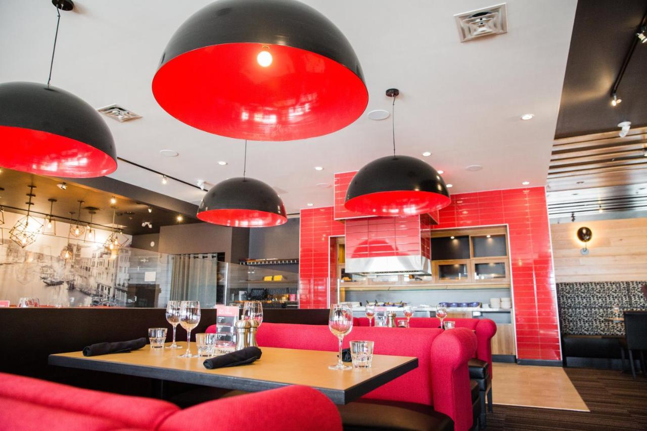 Holiday Inn Hotel & Suites Calgary South - Conference Ctr By Ihg Buitenkant foto