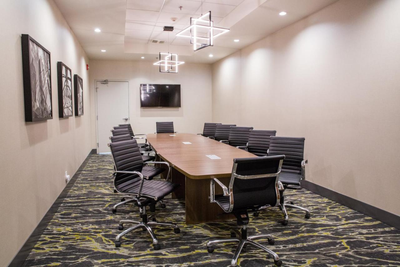 Holiday Inn Hotel & Suites Calgary South - Conference Ctr By Ihg Buitenkant foto