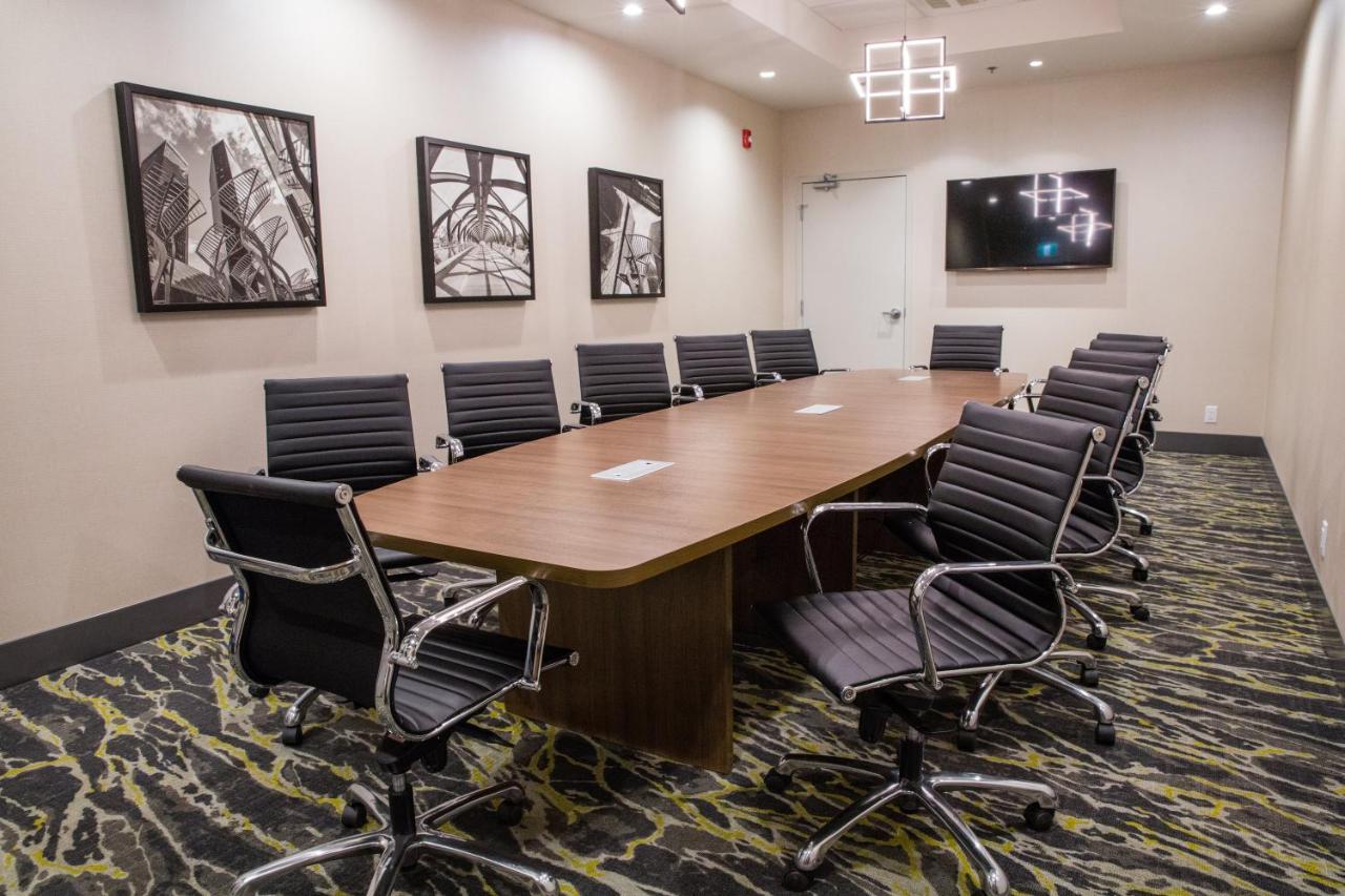 Holiday Inn Hotel & Suites Calgary South - Conference Ctr By Ihg Buitenkant foto