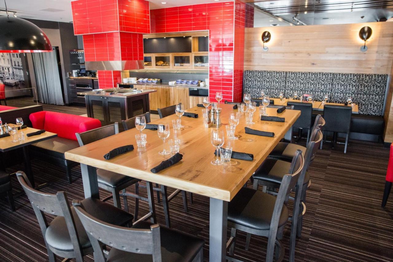 Holiday Inn Hotel & Suites Calgary South - Conference Ctr By Ihg Buitenkant foto